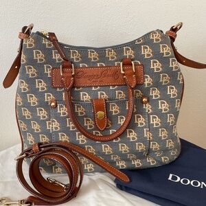 Dooney&Bourk Tote/Shoulder Bag